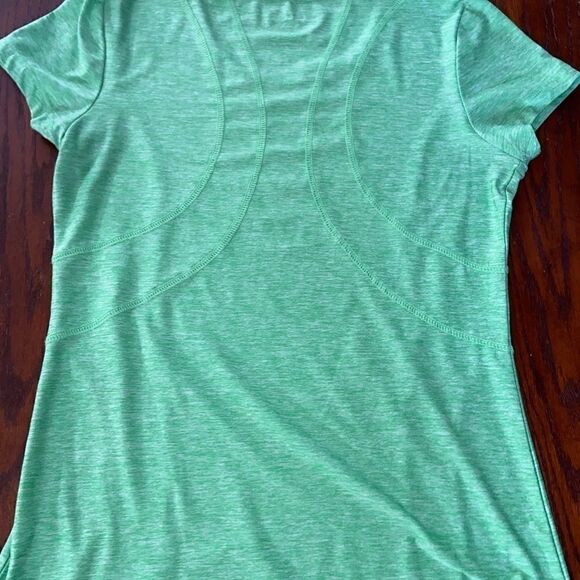 Woman’s Reebok workout top - Picture 4 of 4